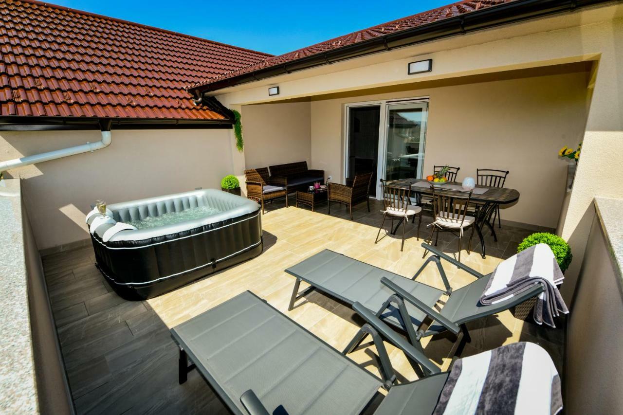 Cambi Lux Apartment Otok  Eksteriør billede